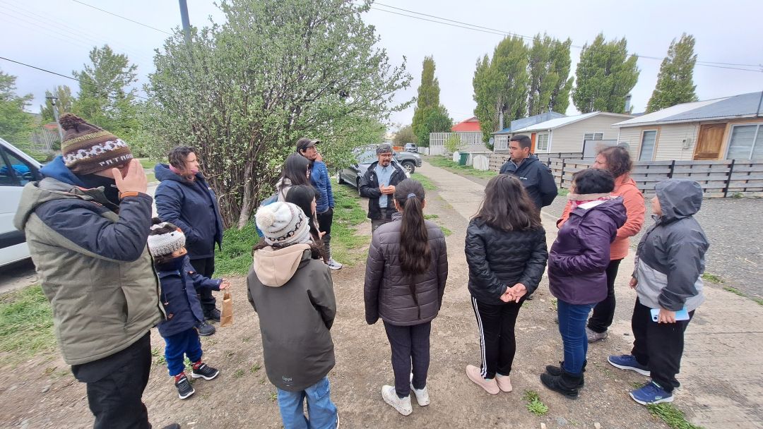Las Torres Patagonia Conservancy teaches children from Punta Arenas about forest fires in Torres del Paine National Park